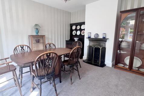 Dining Room 1.JPG