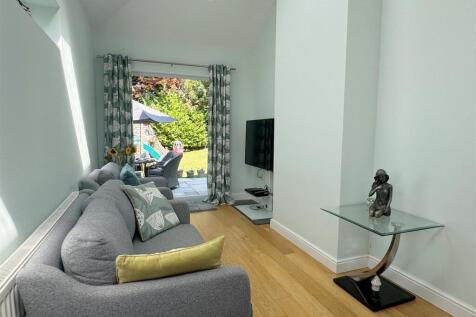 Family Room 2.JPG