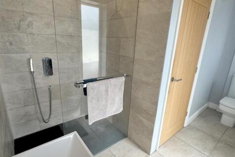 En Suite 2.JPG