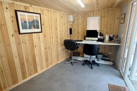 Home Office 1.JPG