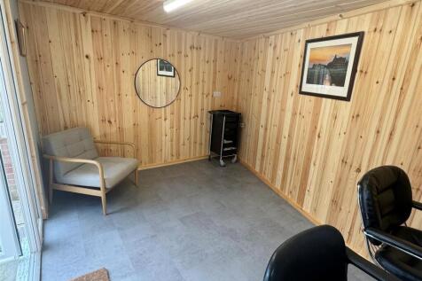 Home Office 2.JPG