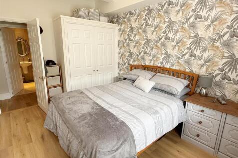Bed 1.JPG