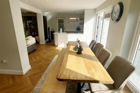 Break Area - Kitch 1.JPG