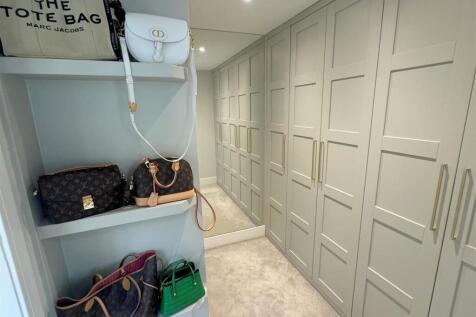 Walk-In Wardrobe.JPG