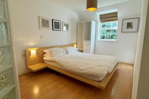Master Bedroom 1a.JPG