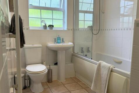 Bathroom 1a.JPG