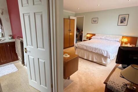 Bed 1 - En Suite.JPG