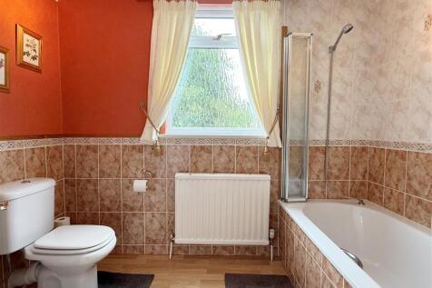Bathroom 1.JPG