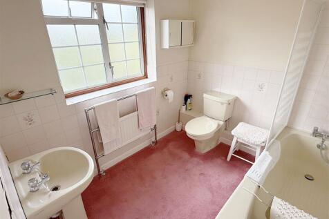 Bathroom 1.JPG