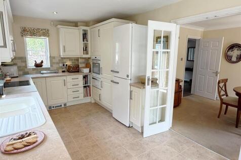 Kitch - Dining 1.JPG