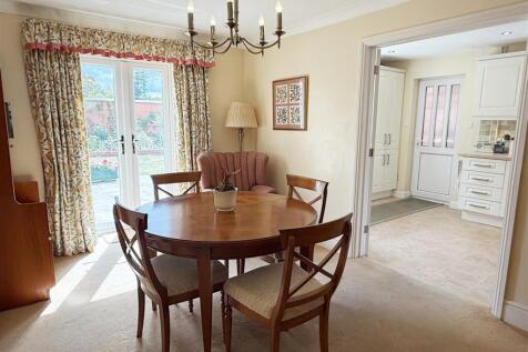 Dining - Kitch 1.JPG