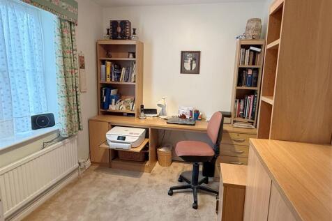 Office 1.JPG