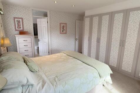 Bed 1a.JPG
