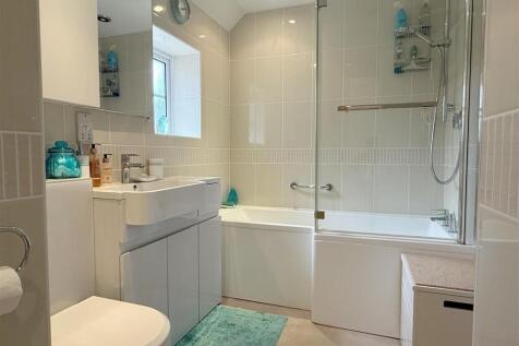 Bathroom 1.JPG