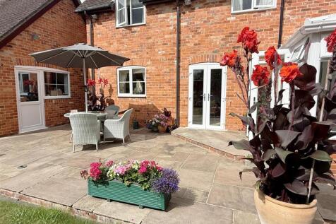 Patio Area 1.JPG