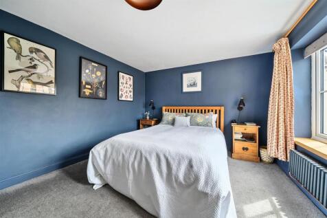 Bed 2.jpg