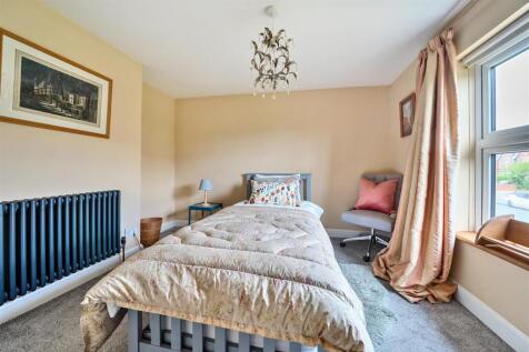 Bed 3a.jpg