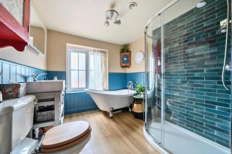 Bathroom 1.jpg