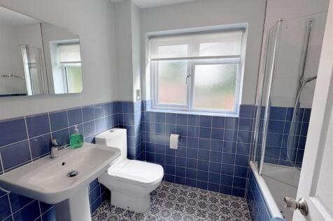 BATHROOM 1.JPG