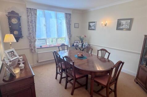 Dining Room 1.JPG