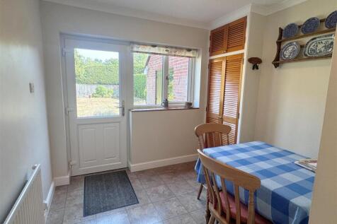 Breakfast Room 1.JPG