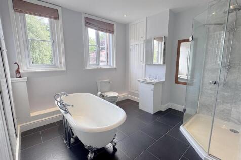 Bathroom 1.JPG