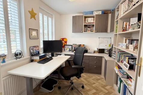 Home Office 1.JPG