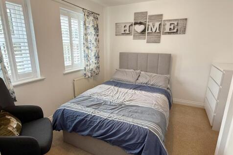 Bed 4.JPG