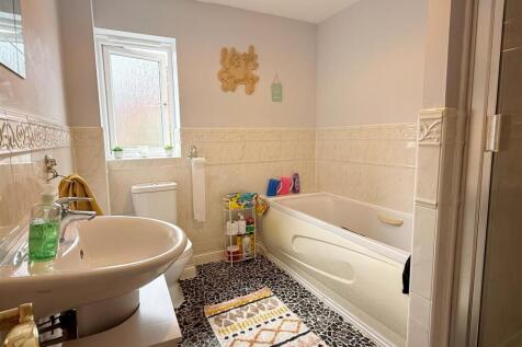Bathroom 1.JPG