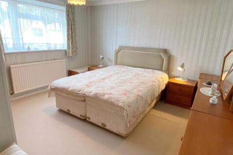 Bed 1.JPG