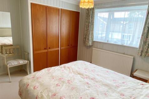 Bed 1a.JPG