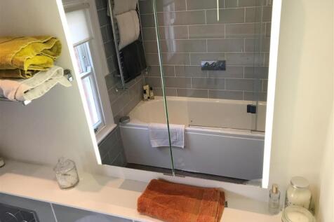 Bathroom 2.JPG