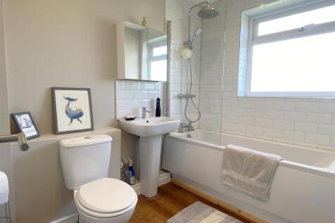 Bathroom 1.JPG