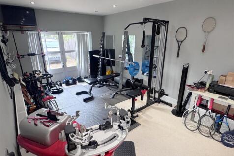 Garage Gym 1.JPG