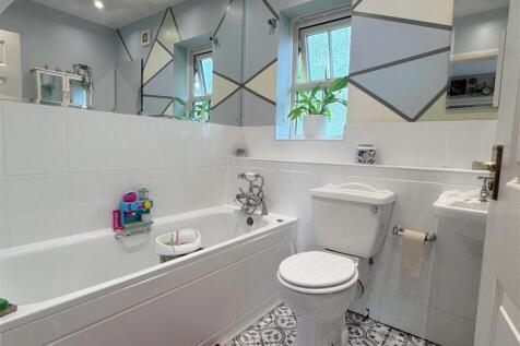 Bathroom 1.JPG
