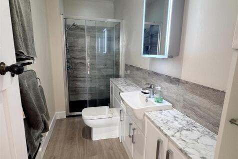 En Suite 1.JPG