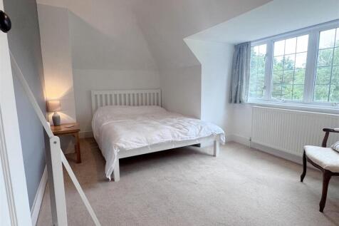 Bed 5.JPG
