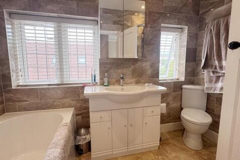 Bathroom 1.JPG