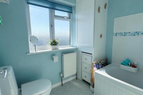 Bathroom 1.JPG