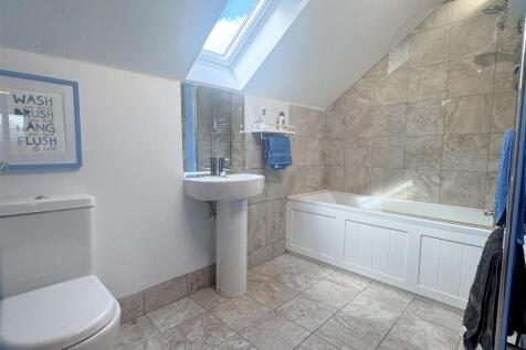 Bathroom 1.JPG