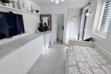Airbnb 1a.JPG