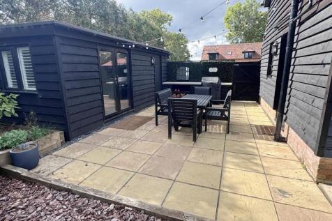Grd Patio Area 1.JPG