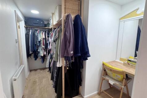 Walk in wardrobe.JPG