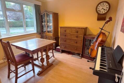 Dining Room 1.JPG