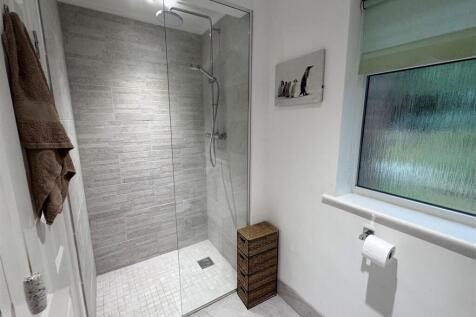 Shower Room 1.JPG