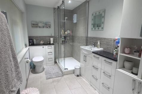 En Suite 2.JPG