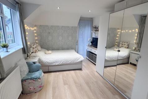 Bed 3.JPG
