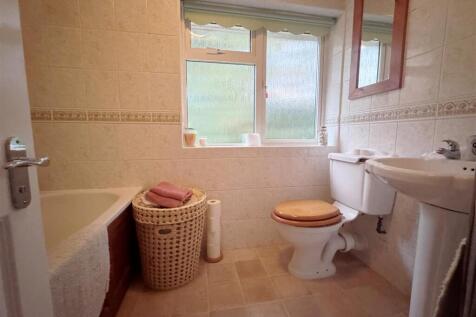 Bathroom 1.JPG
