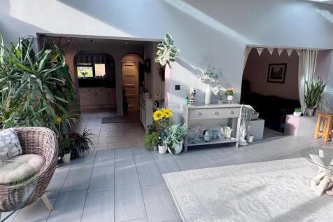 Garden Room to Sitt 1.JPG
