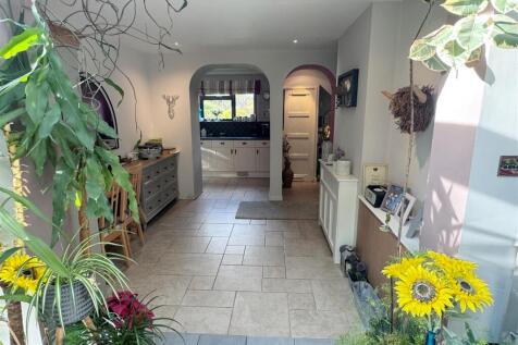 Garden Room to Dining 1.JPG